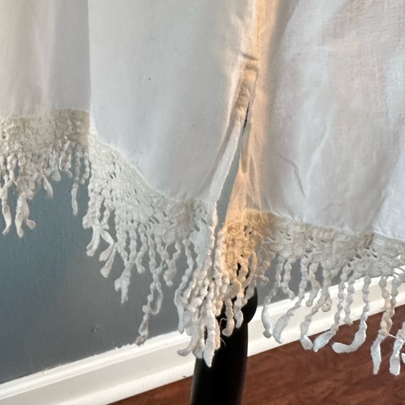 AMANDA’S COLLECTION embroidered white cover-up. Size extra-large. - Picture 4 of 6